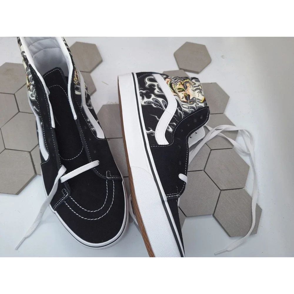 Vans Sk8-Hi Flame Skull Black True White Size US 9.5 Men  Sneaker Rare